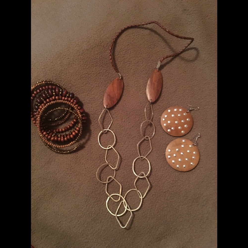 Wooden boho 🌼🌼🌻jewelry set 🌼🌼🌻